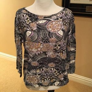Three quarter sleeve top with geometric design